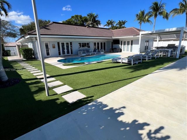 Home for rent at 5510 Bayview Dr - photo 7513862