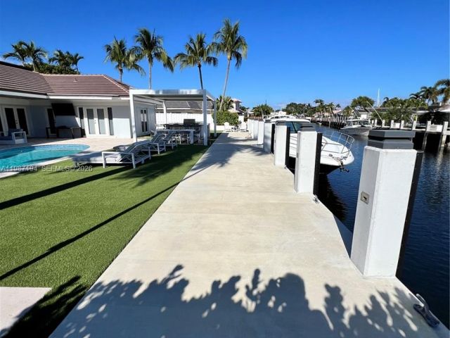 Home for rent at 5510 Bayview Dr - photo 7513863