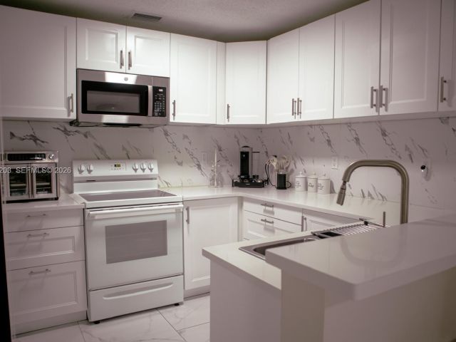 Home for rent at 15022 SW 143rd Ter 1 - photo 7513943