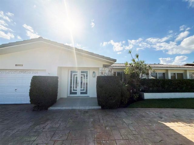 Home for rent at 1804 SW 104th Ct - photo 7518205