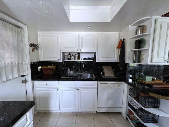 Home for rent at 2040 NE 183rd St - photo 7516863