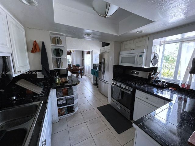 Home for rent at 2040 NE 183rd St - photo 7516864