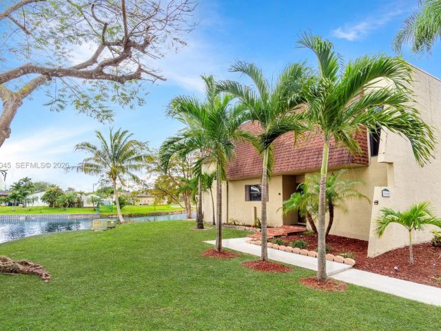 Home for rent at 8980 Palm Tree Ln 8980 - photo 7518417