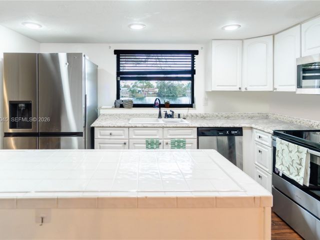 Home for rent at 8980 Palm Tree Ln 8980 - photo 7518423