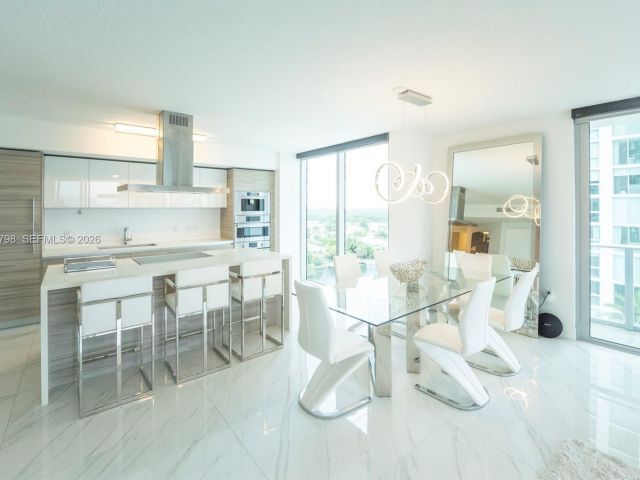 Apartment for rent  Unit #4-1007 - photo 7516223