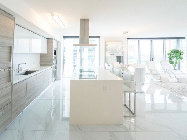 Apartment for rent  Unit #4-1007 - photo 7516224