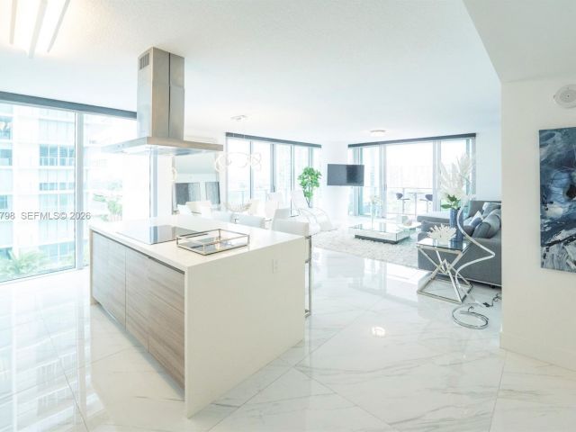 Apartment for rent  Unit #4-1007 - photo 7516225