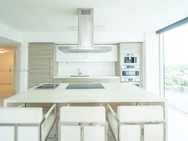 Apartment for rent  Unit #4-1007 - photo 7516227