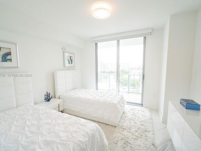 Apartment for rent  Unit #4-1007 - photo 7516228