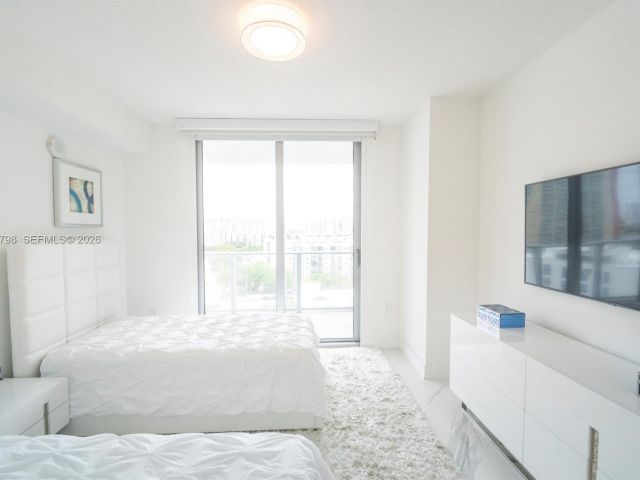 Apartment for rent  Unit #4-1007 - photo 7516229