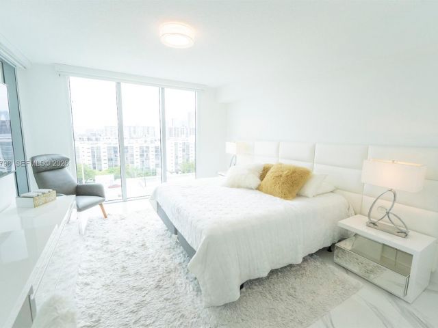 Apartment for rent  Unit #4-1007 - photo 7516231