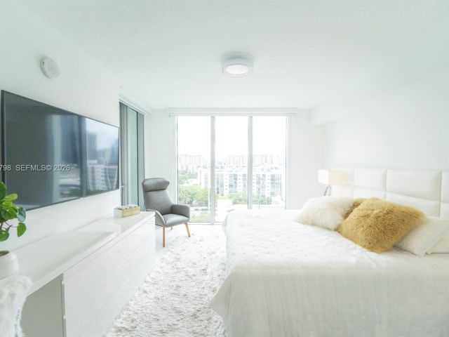 Apartment for rent  Unit #4-1007 - photo 7516232