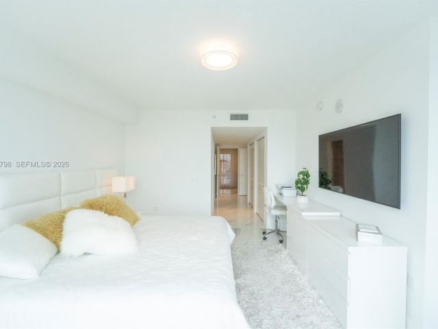 Apartment for rent  Unit #4-1007 - photo 7516233