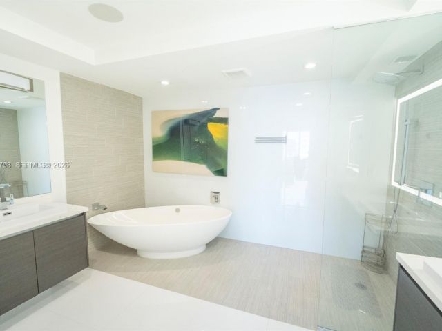 Apartment for rent  Unit #4-1007 - photo 7516234