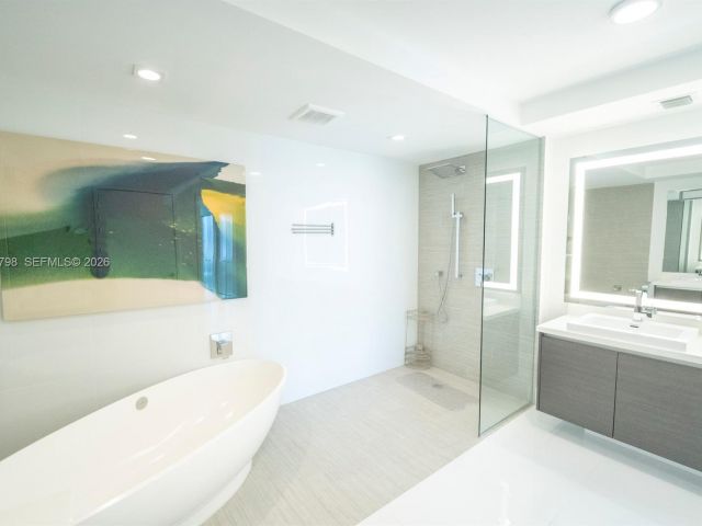 Apartment for rent  Unit #4-1007 - photo 7516235