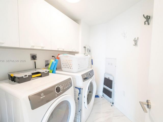 Apartment for rent  Unit #4-1007 - photo 7516236