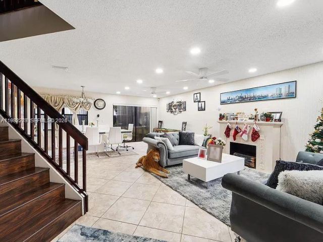 Home for rent at 1431 SW 87th Way 0 - photo 7515662