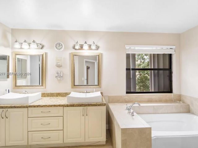 Home for rent at 1431 SW 87th Way 0 - photo 7515668