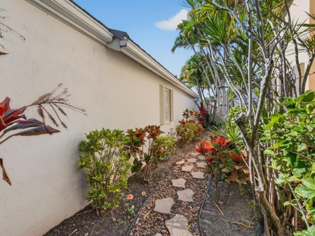 3-bedroom home for rent in Boca Raton - 7848 Travelers Tree Drive - MondialRealty