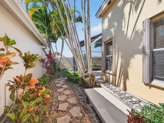 3-bedroom home for rent in Boca Raton - 7848 Travelers Tree Drive - MondialRealty