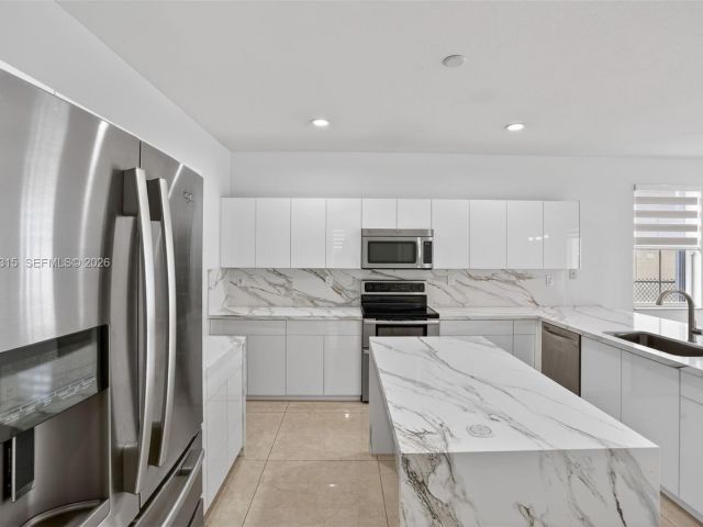 Home for rent at 15051 SW 18th Ter - photo 7515710