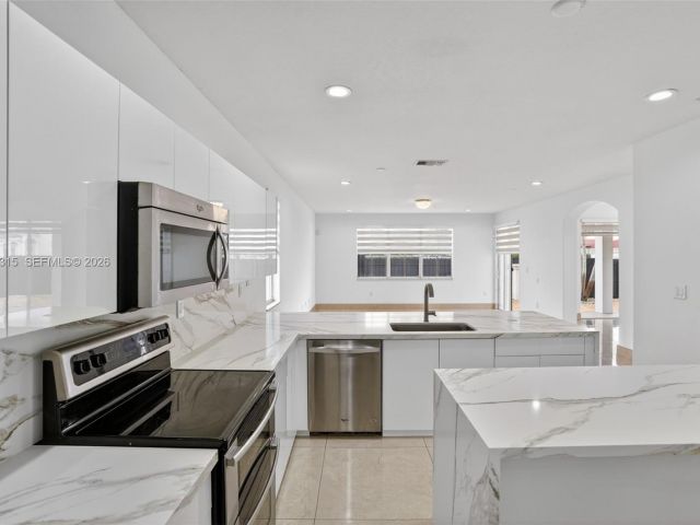 Home for rent at 15051 SW 18th Ter - photo 7515722