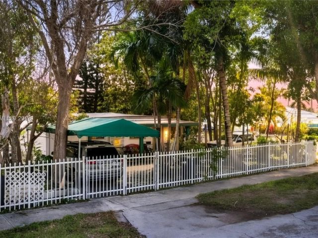 Home for sale at 4661 SW 101st Ave - photo 7515973