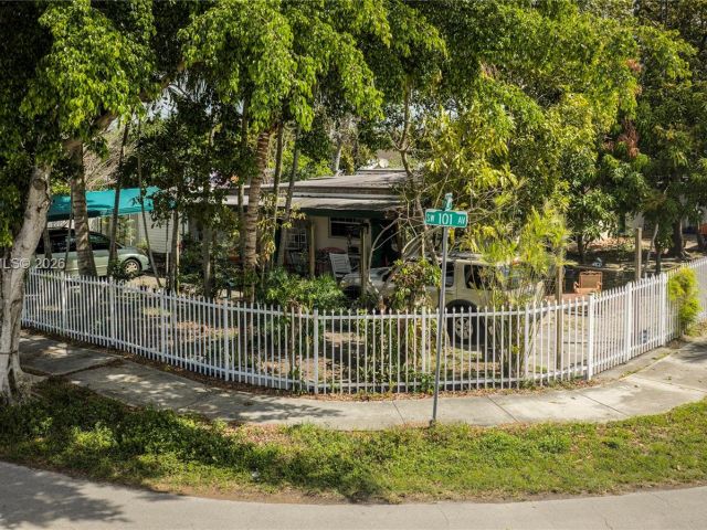 Home for sale at 4661 SW 101st Ave - photo 7515974