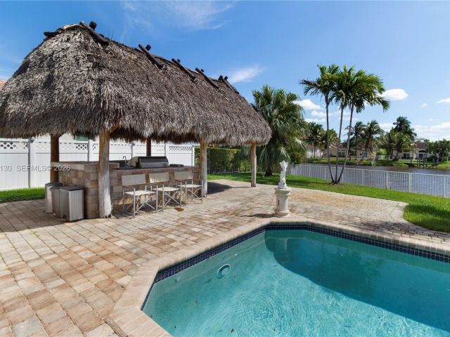 4-bedroom home for sale in Pembroke Pines - 2327 NW 187th Ave - MondialRealty