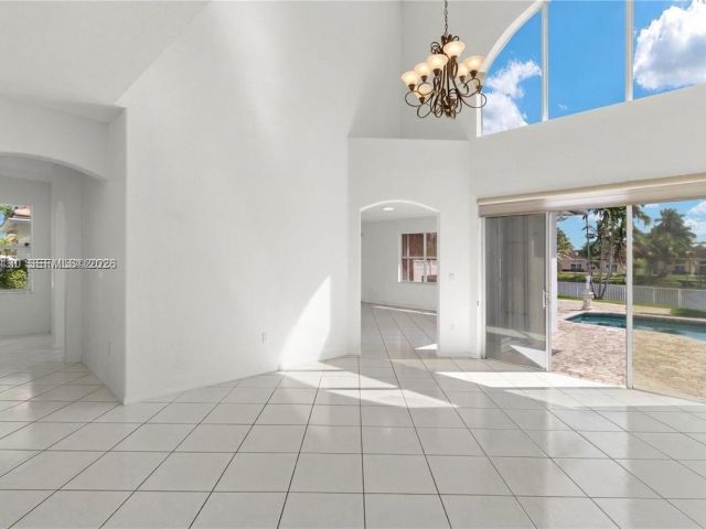 4-bedroom home for sale in Pembroke Pines - 2327 NW 187th Ave - MondialRealty