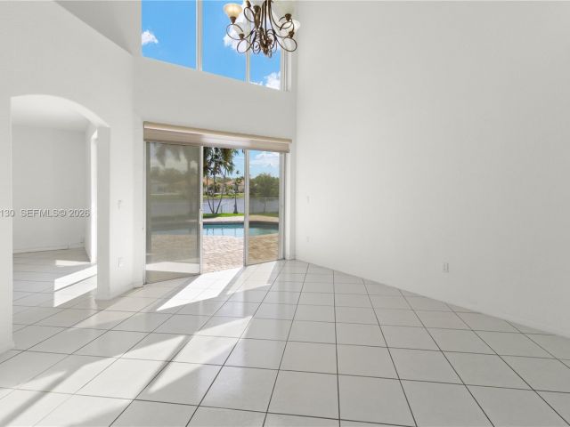 4-bedroom home for sale in Pembroke Pines - 2327 NW 187th Ave - MondialRealty