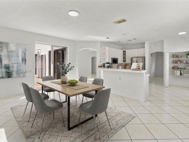 4-bedroom home for sale in Pembroke Pines - 2327 NW 187th Ave - MondialRealty