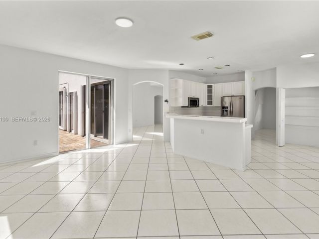 4-bedroom home for sale in Pembroke Pines - 2327 NW 187th Ave - MondialRealty