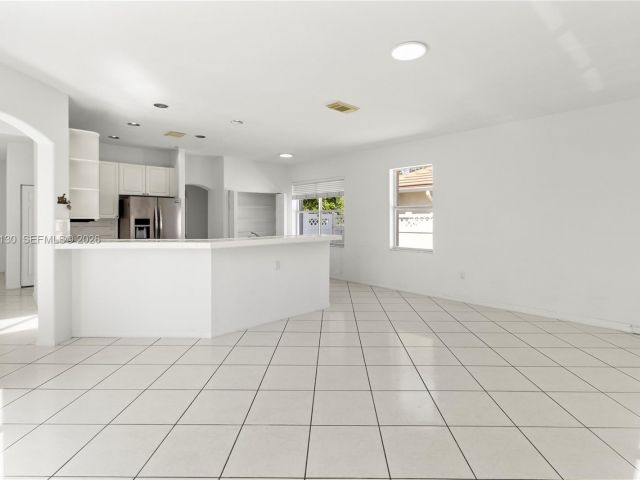 4-bedroom home for sale in Pembroke Pines - 2327 NW 187th Ave - MondialRealty