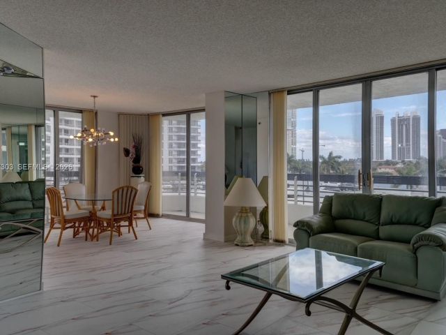 Apartment for sale  Unit #613 - photo 7521773