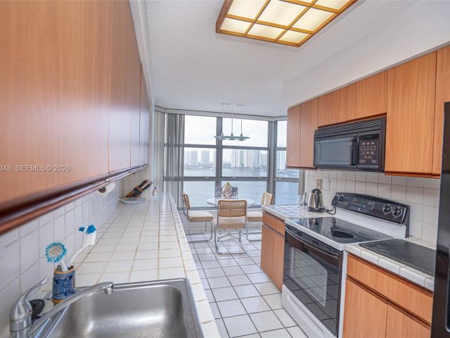 Apartment for rent  Unit #1401 - photo 7528557