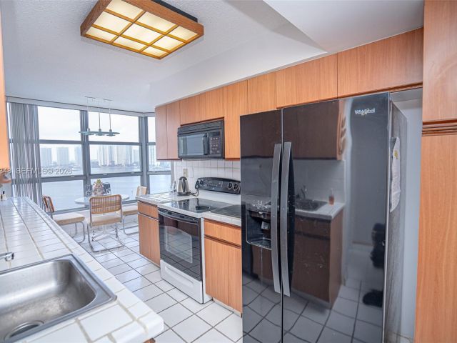 Apartment for rent  Unit #1401 - photo 7528558