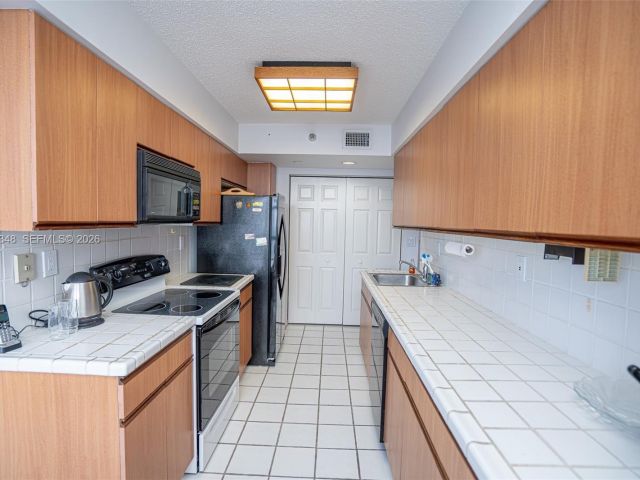 Apartment for rent  Unit #1401 - photo 7528559