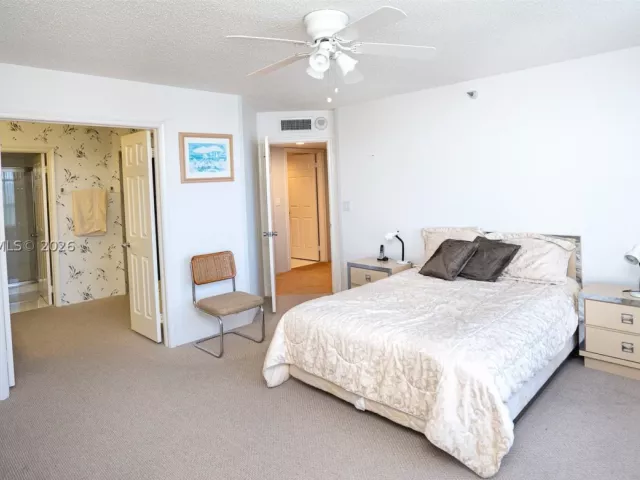 3-bedroom condo for rent in Aventura - 3530 Mystic Pointe Dr 1401 - MondialRealty