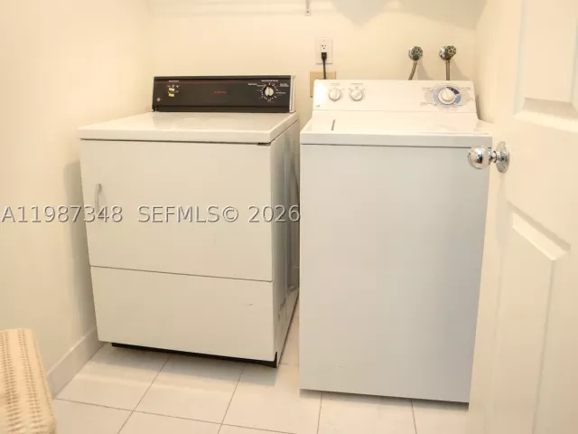 3-bedroom condo for rent in Aventura - 3530 Mystic Pointe Dr 1401 - MondialRealty