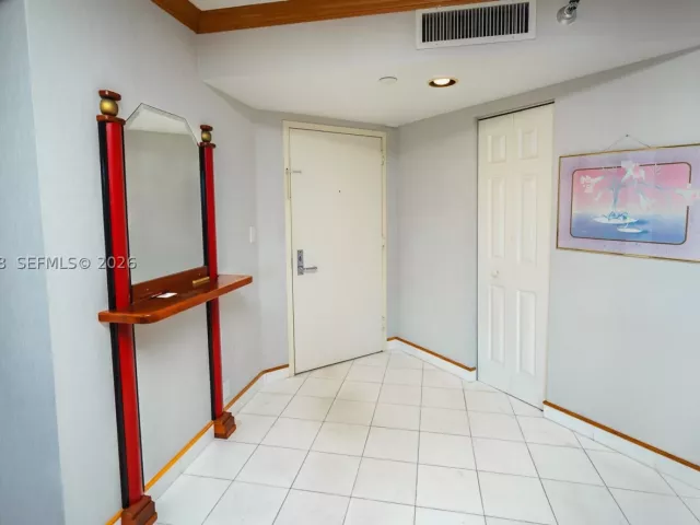 3-bedroom condo for rent in Aventura - 3530 Mystic Pointe Dr 1401 - MondialRealty