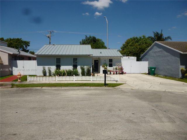 Home for sale at 19372 SW 119th Ct - photo 7515981