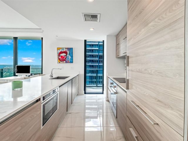 Apartment for rent  Unit #4306 - photo 7516097