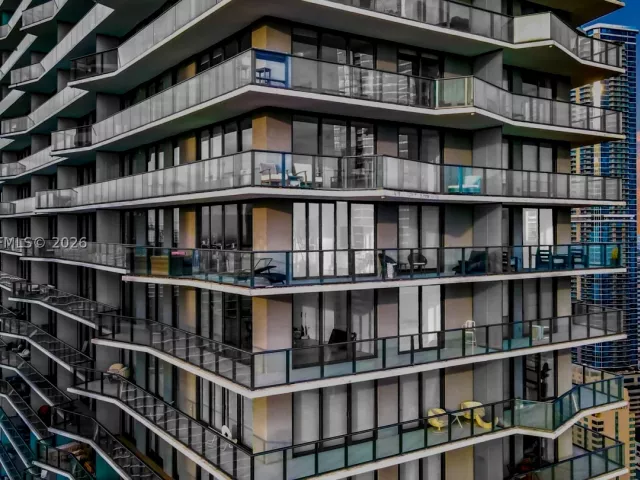 3-bedroom condo for rent in Miami - 1300 S Miami Ave 4306 - MondialRealty