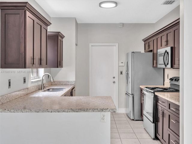 Home for rent at 1498 SW 106th Ave 1498 - photo 7515967