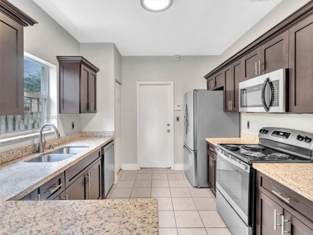 Home for rent at 1498 SW 106th Ave 1498 - photo 7515969