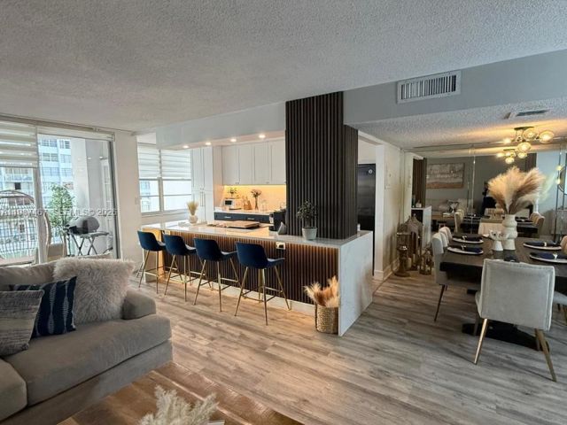 Apartment for rent  Unit #404 - photo 7519802