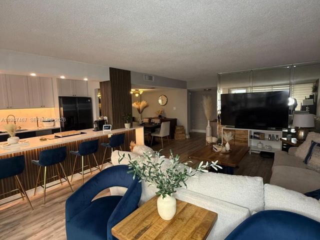 Apartment for rent  Unit #404 - photo 7519804