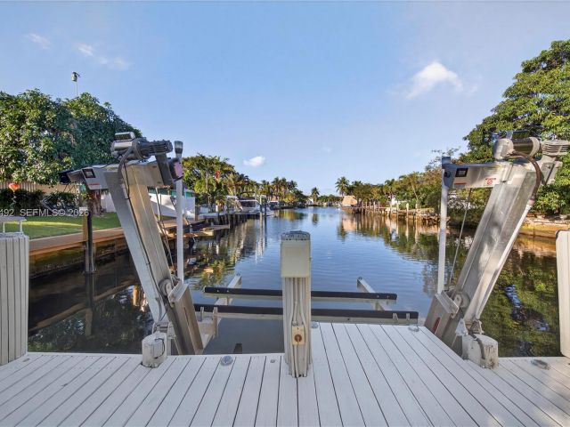 Home for rent at 371 SE 3rd St 371 - photo 7517570