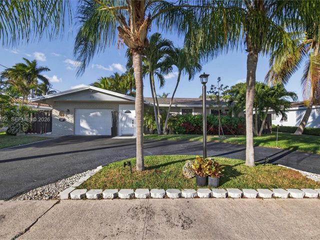 Home for rent at 371 SE 3rd St 371 - photo 7517581